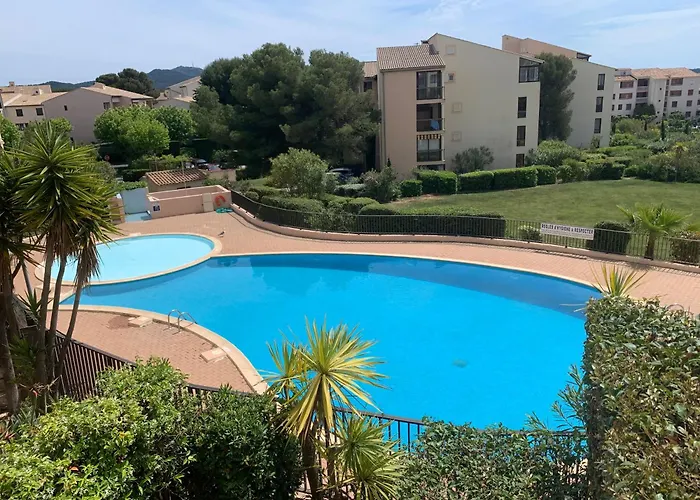 Un Jardin D'azur Avec Piscine De Mai à Septembre Appartement